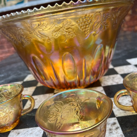 Vintage carnival Indiana Glass Harvest grape Amber punch bowl and 4 cups - Picture 4 of 11